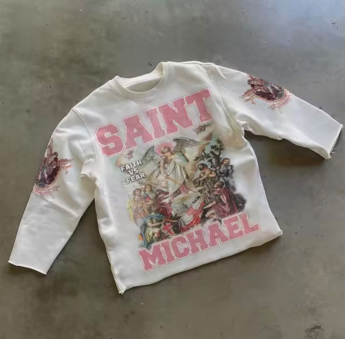 Camiseta con estampado de personajes